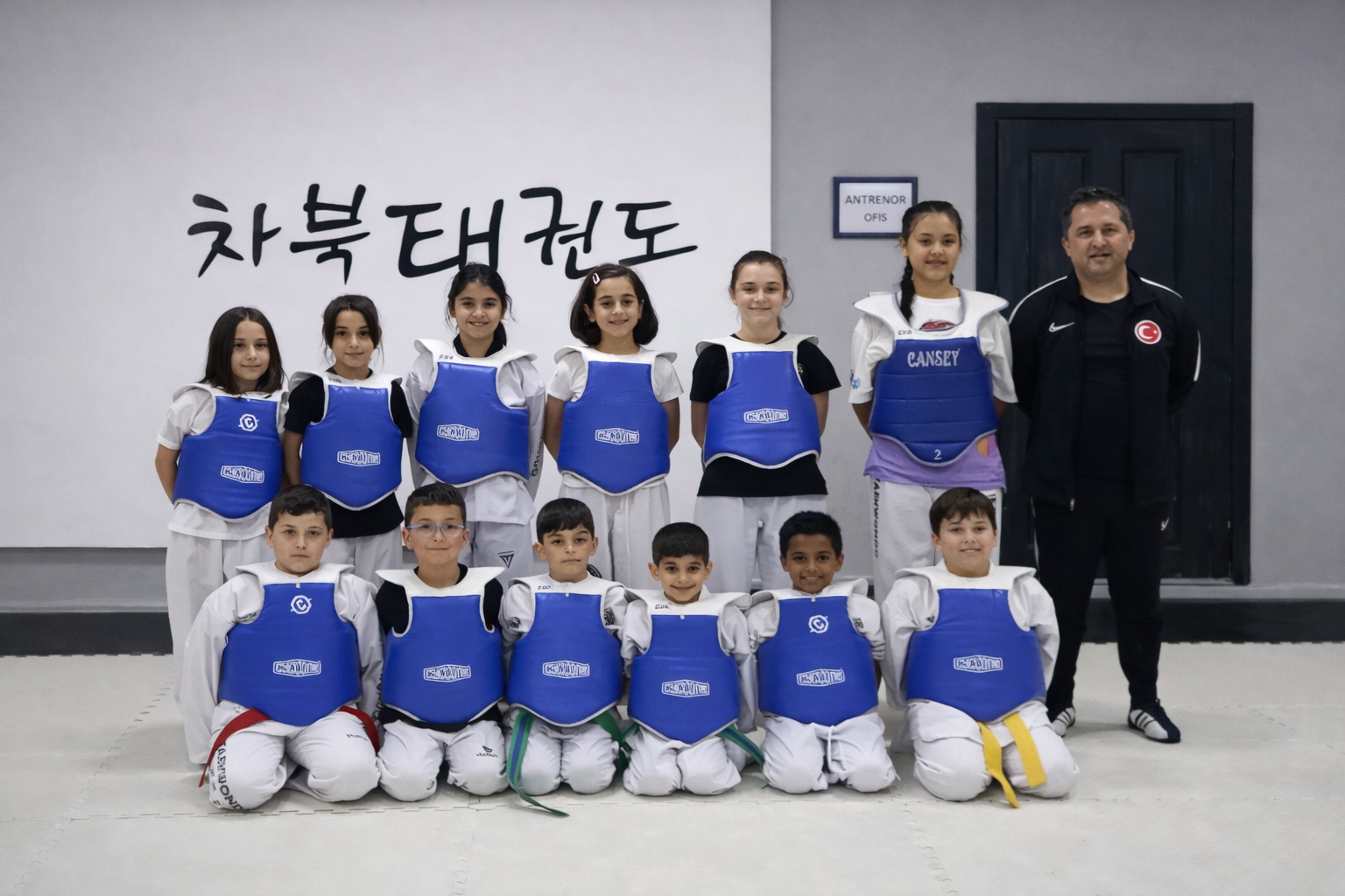 Genç sporcularımızın motivasyon, başarı, odaklanma, reaksiyon, esneklik, kuvvet ve disiplin kazanırken; sağlık ve keyif de bulabilecekleri doğru yer.